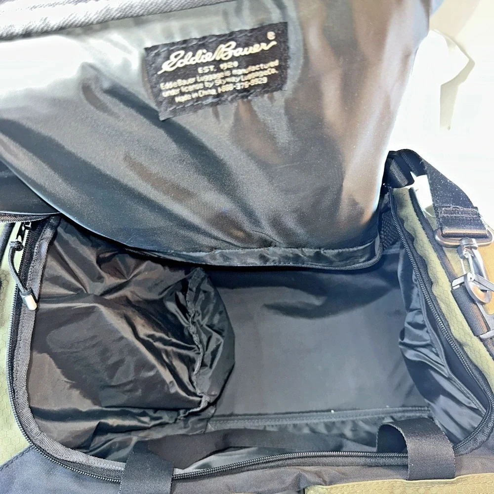 Eddie Bauer Luggage Carry-on Duffle Gym Bag in Black & Green 19